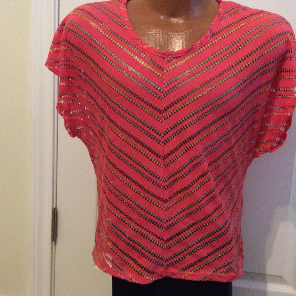 Cute coral top.